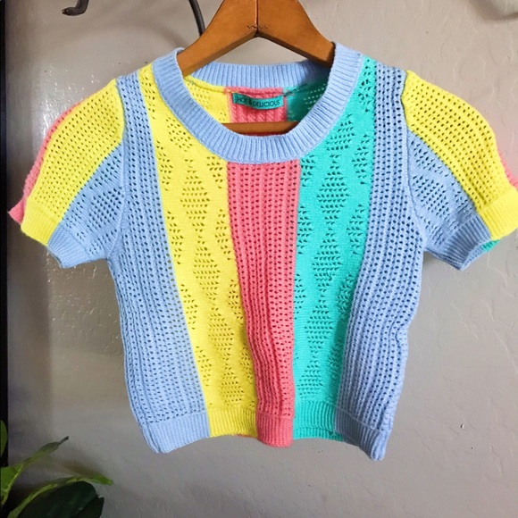 Colorful Retro Crop Top - Picture 2 of 2